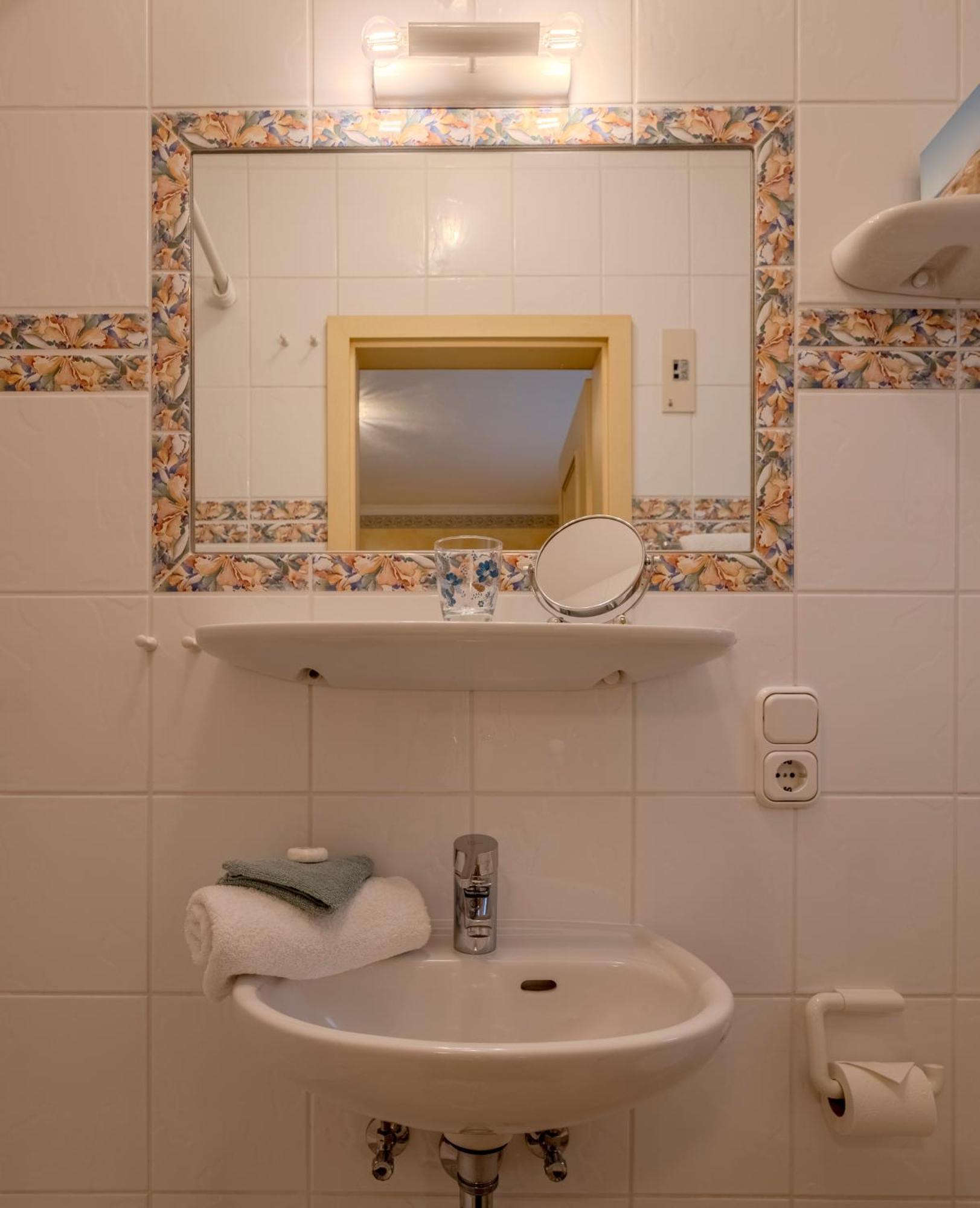 Hotel Wiesbaden Wenningstedt-Braderup Eksteriør billede